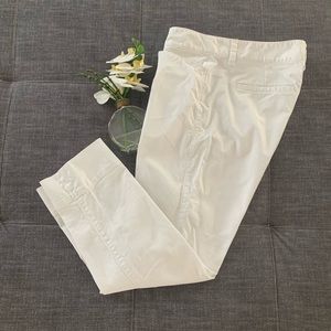 🌸 LOFT White Capri Pants w/ ankle zipper, Size 6